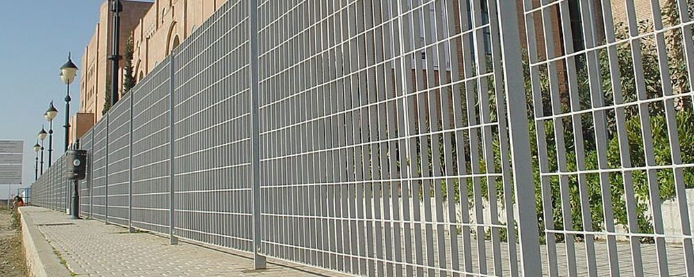 Cercos de grating a medida: la solución para áreas que exigen altos estándares de seguridad