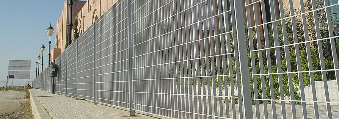 Cercos de grating a medida: la solución para áreas que exigen altos estándares de seguridad