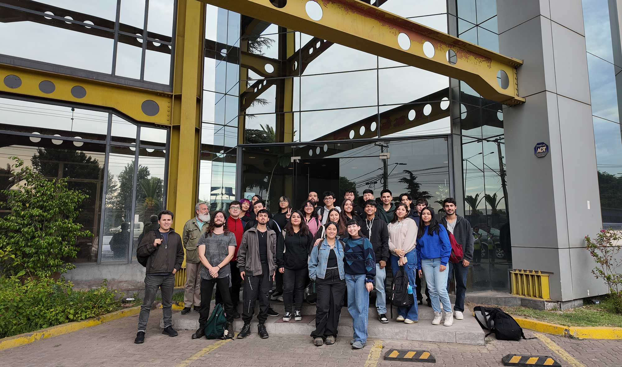 Innovación en acero: Estudiantes de Diseño Industrial USACH inician segunda edición de alianza estratégica junto a Proindar